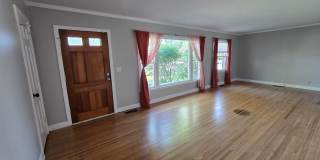 Charming Old Hickory Cottage with Vintage Character Gallery 3