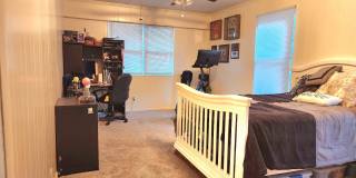 4 Bedroom Home with Large Family Room, Huge Fenced Yard, Workshop & Pool Gallery 13