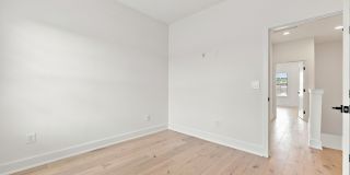 GORGEOUS Like NEW 4/3.5 CUSTOM TOWNHOME Gallery 18