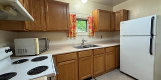 Charming, One bedroom duplex in Prime Ashland location | Available Now! Gallery 8