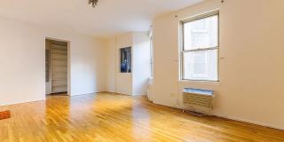 15 E 10th St Gallery 5