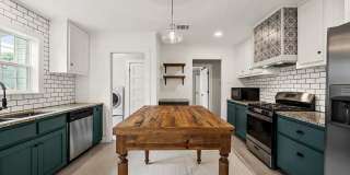 Beautifully Updated 2/2 Cottage - Available now! Gallery 9