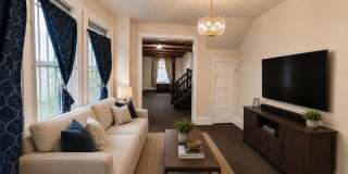 Spacious 6-Bedroom Rental in North Philadelphia | Small Dogs Welcome Gallery 1