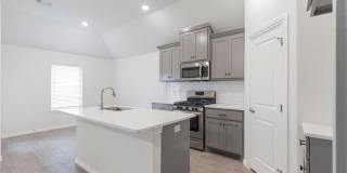 Beautiful 4 Bedroom 2 Bathroom Home in Cedar Lane Community with Storm Shelter (Neighborhood Pool and Park) Gallery 11