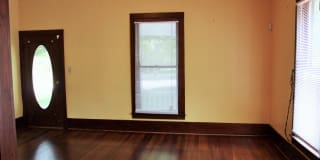 812 Burleson Street Gallery 17