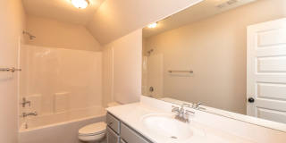 Single Family Home With Spacious Fenced Backyard! Gallery 24