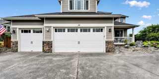 Spacious 4BR House in Camano Island Gallery 1