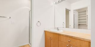 2 Bedroom 1.75 Bath Condo - Seattle Gallery 12
