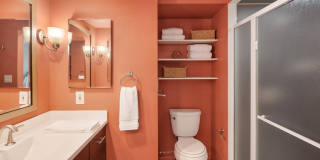 Top Floor Queen Anne Unit! (Beautiful views & 3 Parking Spaces) Gallery 25