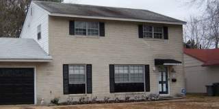 Spacious 4 Bedroom/2 Bath Gallery 1