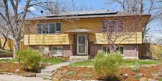 AMAZING 5 Bed 2 Bath Single Family Home in South Boulder! Gallery 3