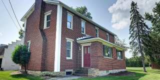 Renovated Farmhouse on Over 2 Acres – Waynesville Schools Gallery 1