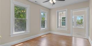 1611 McDaniel Street Gallery 14