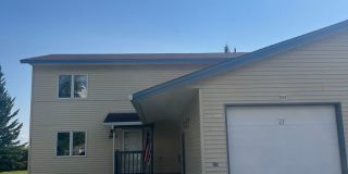 Partially furnished/heat included/4 bedroom Gallery 1