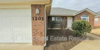 1202 SW Cabriolet St Gallery 1