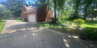 Unique Lyndon area 4 bedroom home with multiple common areas Gallery 6