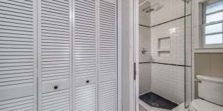 BEAUTIFUL HOME IN BLUEBONNET HILLS, ALAMO HEIGHTS Gallery 18