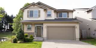 Beautiful Modern 3-Bedroom Home with Open Kitchen, Bonus Room & Huge Backyard Gallery 1