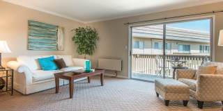Heart of downtown Los Altos, walk to everything, in a quiet top floor location. Gallery 3