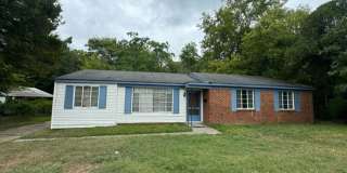 Adorable, Renovated 4/1 Family Home Gallery 1