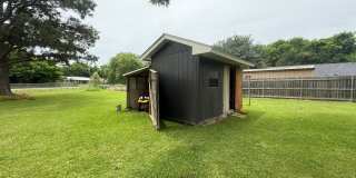Lovely 2 bed/1 bath on a corner lot! Lovely 2 bed/1 bath on a corner lot! Gallery 14