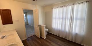 NorthPark / Taylor, TX / 4 bedrooms / Approx 2932 sq. ft. / Refrigerator / Washer & Dryer / New Carpet & Paint Gallery 25