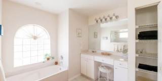 $5,495/month -- Beautifully Furnished Pool Home Seasonal Rental ** Lakefront Views ** Just minutes from Manasota Key Beach $5,495/month -- Beautifully Furnished Pool Home Seasonal Rental ** Lakefront Views ** Just minutes from Manasota Key Beach Gallery 20