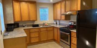 SHORT TERM LEASE ONLY - FULLY FURNISHED UNIT! Gallery 4