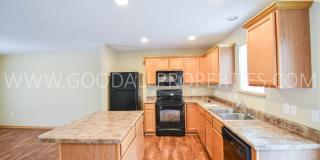 2-Bedroom, 2.5-Bath Urbandale Townhome with 2-Car Garage & Deck Gallery 5