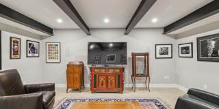 527 BROWN Street Gallery 34