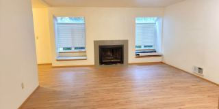 Sammamish Waterway 1 Bedroom + Den 1 BA Condo $1995.00 Gallery 5