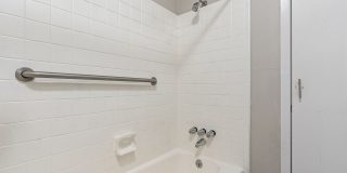 Celeste Manor - 1 Bedroom / 1 Bathroom, Updated Gallery 32