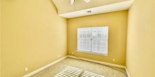 Prime Location 4 Bedroom 3 1/2 bath 2 garages! Gallery 30