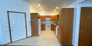 $500 Off October Rent!! 3-bedroom/1 bath duplex with fenced yard in Albany! Gallery 1