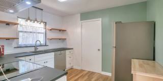 Room in 4 Bedroom Home at Santa Monica Dr Gallery 3