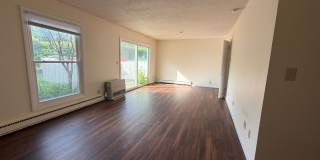 2BD/1.5BA Beautiful Townhome - Right Near Oakledge Park! Gallery 1
