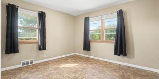 Modern Comfort meets Convenience - 3BR/2BA Duplex Gallery 8