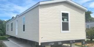 17 Meadowlark Lane Gallery 1