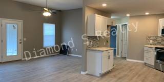 5 Bedroom Home Located in Ozark! Gallery 6