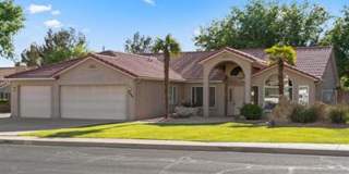 Bloomington Beauty-Landscaping INCLUDED!  6 month lease only Gallery 5