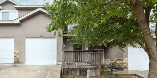 AVAILABLE NOW! NICE 3 BEDROOM TOWNHOME LOCATED IN SAN ANTONIO, TEXAS! Gallery 1