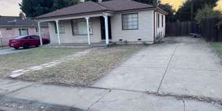 Charming 3BR House in Stockton Gallery 1