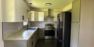 Updated 3 Bedroom House on the Eastside Gallery 15