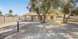 Beautiful 3 Bedroom Home with Large Grass Yard Gallery 1