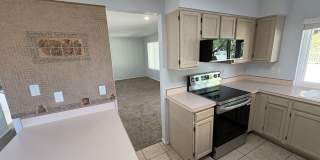 Beautiful eastside location Beautiful eastside location Gallery 17