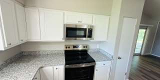 Move-In Ready 3BR/2BA Home with 2-Car Garage in St. Charles Gallery 10