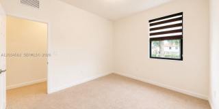 2434 NE 1st St Gallery 30