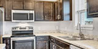 Beautiful 2 Bed 2 Bath | Waterloo | Near Lost Island Waterpark Gallery 35