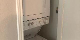 UT PRE-LEASE: 2 bed/2 bath West Campus Condo with cathedral ceilings, washer/dryer, 2 RSVD Pkg, Balcony Gallery 8