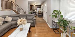 912 ASTON MARTIN Drive Gallery 4